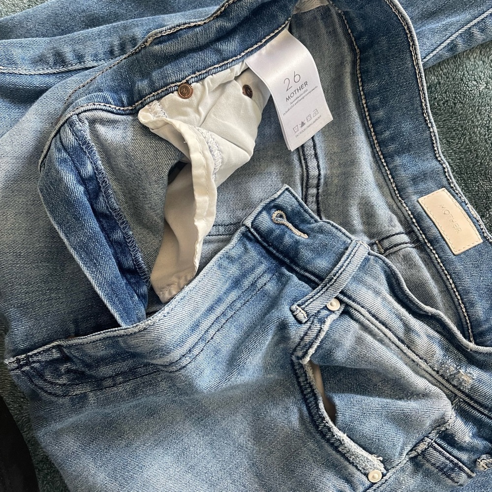 Size 26 high rise Mother jeans ..